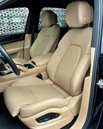 Porsche Cayenne cena 379000 przebieg: 42025, rok produkcji 2021 z Sokołów Małopolski małe 781